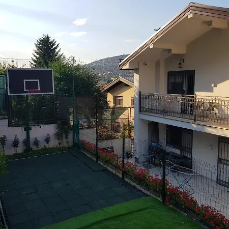 Silver Gate Apartment *