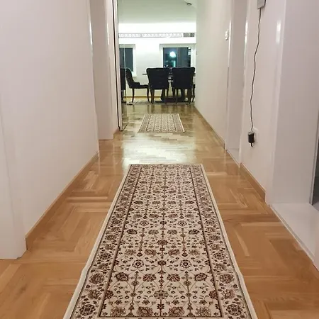 Silver Gate Apartment